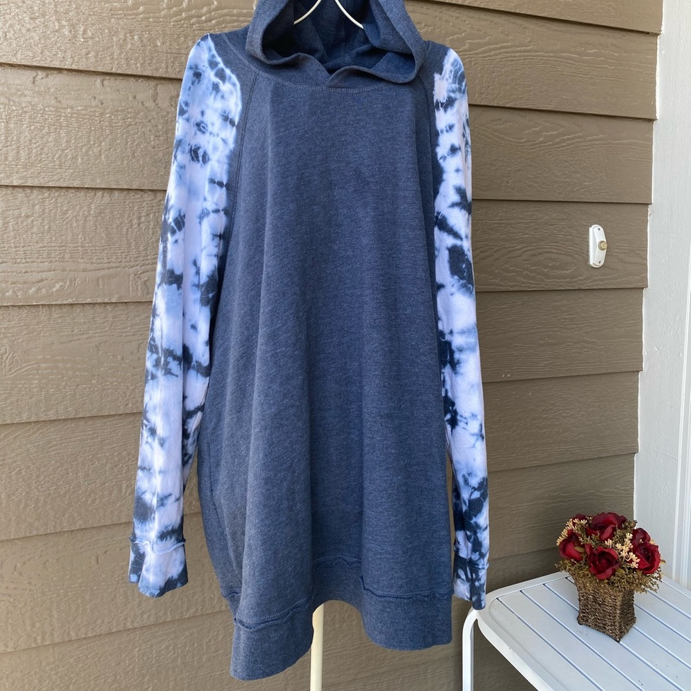 Lane Bryant LIVI Tie-Dye Sleeve French Terry Hoodie Blue Plus Size 22/24